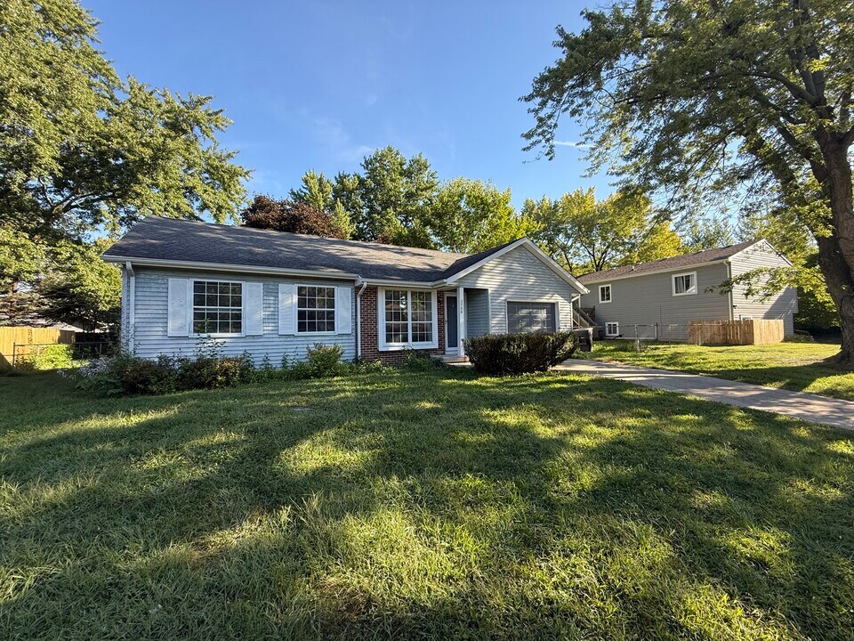2706 Portsmouth Dr E in Lafayette, IN - Building Photo
