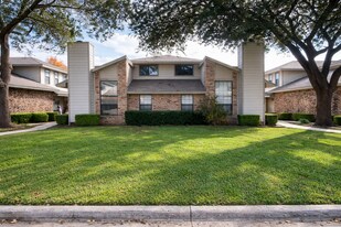4312 Hulen Cir E in Fort Worth, TX - Building Photo