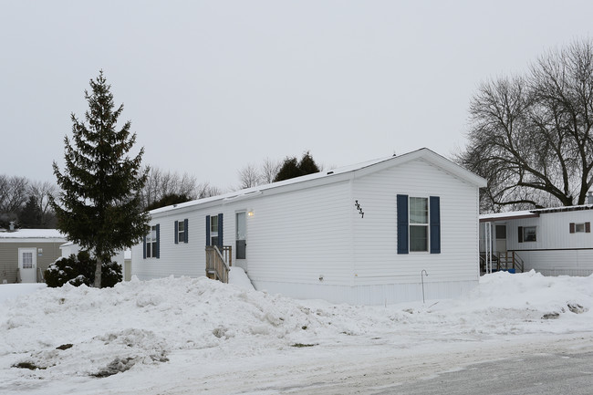 Alpine Meadows Mobile Village in Grand Rapids, MI - Building Photo - Building Photo