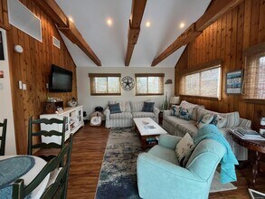 142 Bungalow Ln in Ocean Beach, NY - Foto de edificio - Building Photo