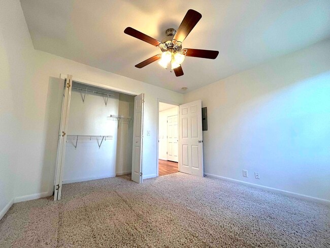 4878 Shasta Dr, Unit A in Nashville, TN - Foto de edificio - Building Photo