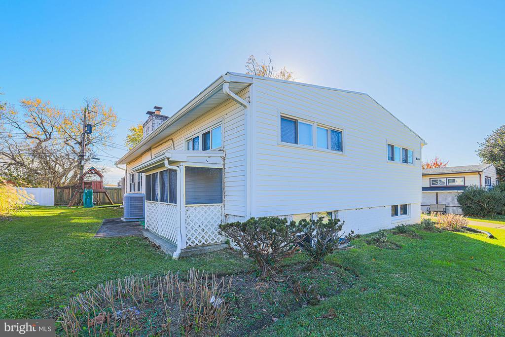 2421 Lightfoot Dr in Baltimore, MD - Building Photo