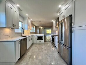 3335 W Pratt Ave in Lincolnwood, IL - Building Photo - Building Photo