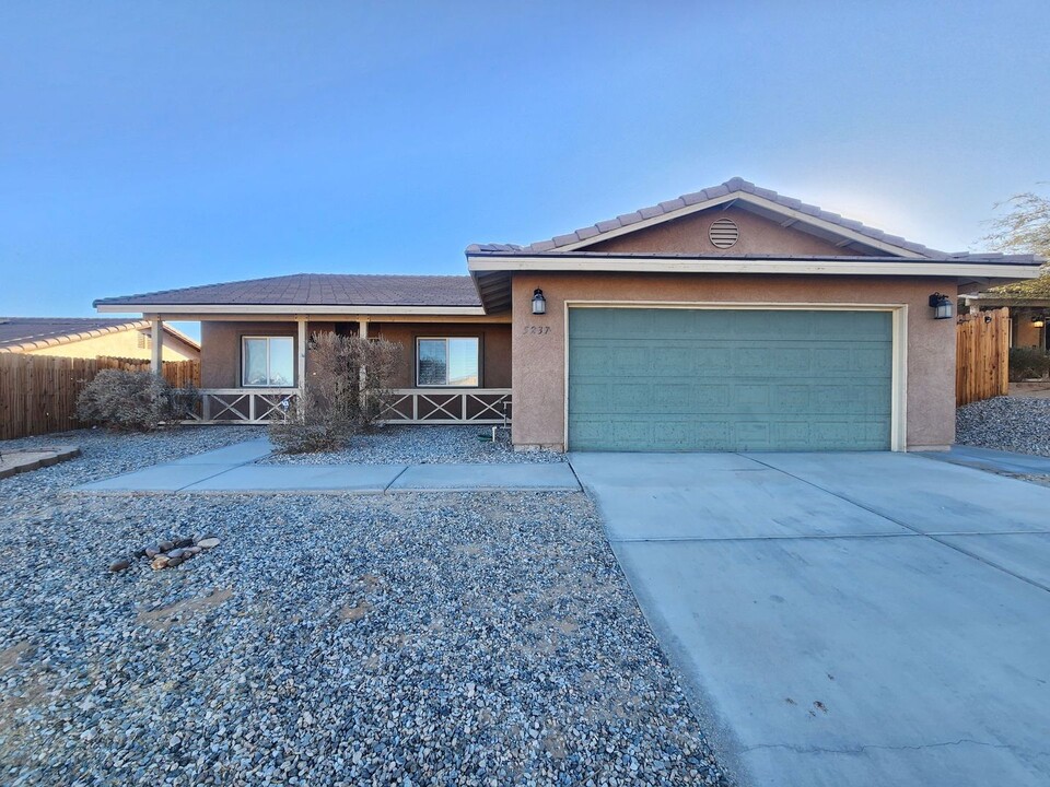 5237 Split Rock Ave in Twentynine Palms, CA - Building Photo