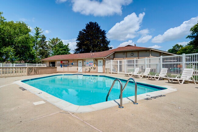 Maple Park Terraces in Flint, MI - Foto de edificio - Building Photo