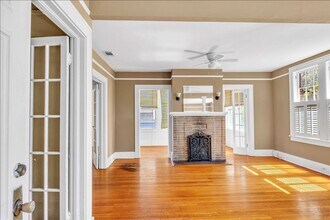 214 E 48th St in Savannah, GA - Building Photo - Building Photo