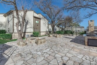 University Cove Apartments in San Antonio, TX - Foto de edificio - Building Photo