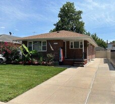 252-08 82nd Ave in Queens, NY - Building Photo