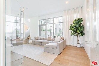 8600 Wilshire Blvd in Beverly Hills, CA - Building Photo - Building Photo