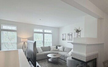 978 Harrison Cir in Alexandria, VA - Building Photo - Building Photo