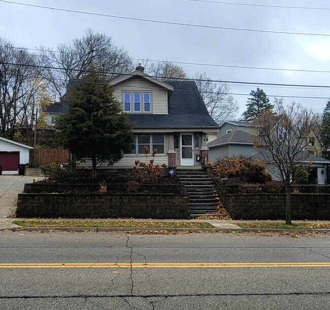 210 E Racine St Rentals in Janesville, WI