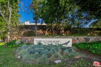 12001 Crest Ct in Beverly Hills, CA - Building Photo - Building Photo