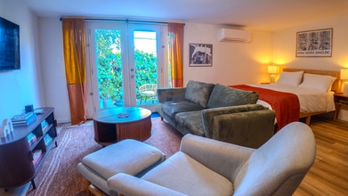 1239 N Commonwealth Ave in Los Angeles, CA - Foto de edificio - Building Photo