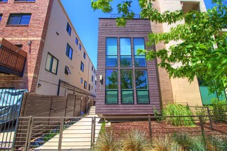 2427 Lawrence St in Denver, CO - Foto de edificio - Building Photo