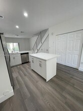 5725 NW 114th Path in Doral, FL - Building Photo - Building Photo