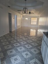 1014 N Cross Ln, Unit B in Edinburg, TX - Foto de edificio - Building Photo