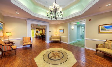 Aston Gardens At The Courtyards Senior Living in Sun City Center, FL - Building Photo - Building Photo