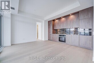 399 Royal Orchard Blvd in Markham, ON - Building Photo - Building Photo