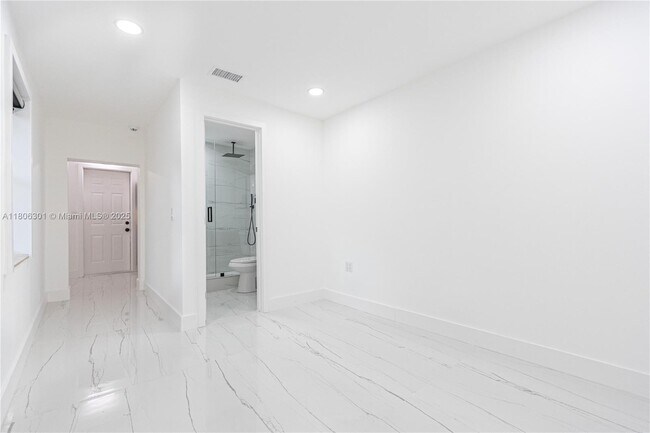 8281 NE 2nd Ct in Miami, FL - Building Photo - Building Photo