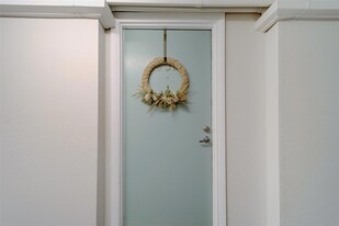 255 Dolphin Point, Unit 802 in Clearwater, FL - Building Photo