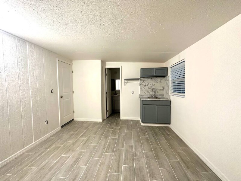 8130 Rolling Log Dr in Orlando, FL - Building Photo