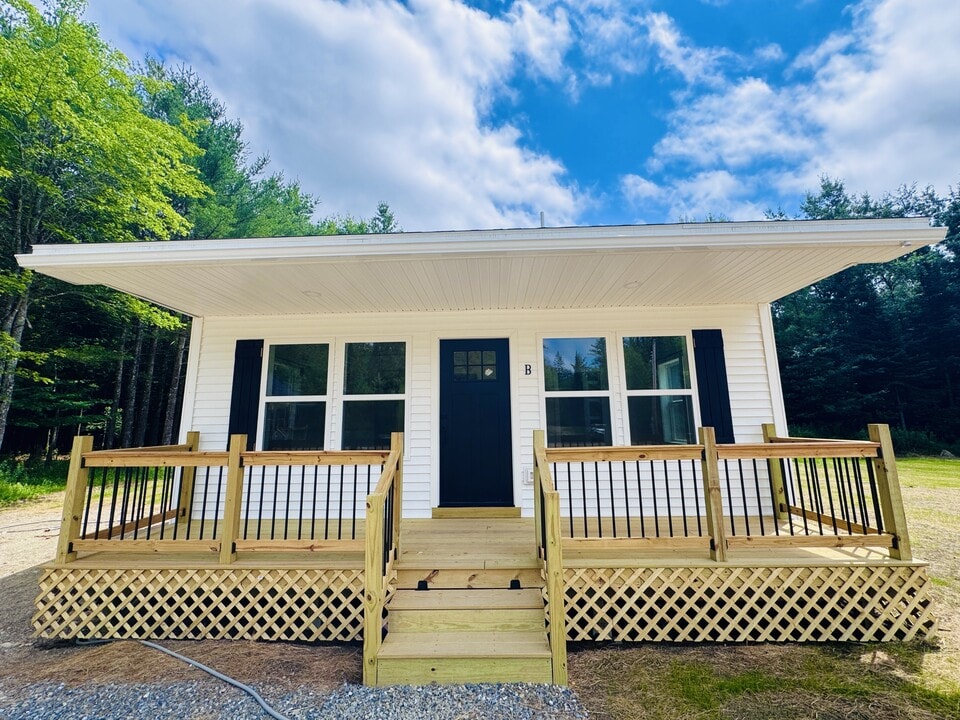 82 Gary Settlement Rd in Corinth, ME - Building Photo