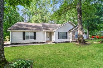 259 Sawgrass Manor Dr in Newnan, GA - Building Photo - Building Photo