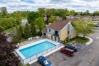 Turtle Creek Apartments in Pontiac, MI - Building Photo - Building Photo