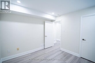 19 Queen St W in Mississauga, ON - Building Photo - Building Photo