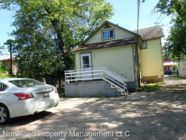 1055 E Front St in Traverse City, MI - Building Photo - Building Photo