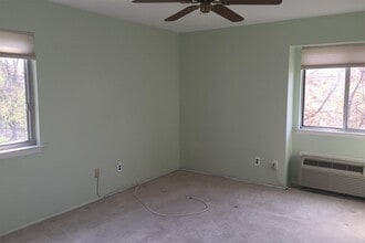 36 Bolton Ct in Franklin Township, NJ - Building Photo - Building Photo