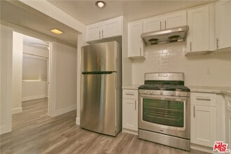 225 Rosecrans Ave, Unit 1 in Manhattan Beach, CA - Foto de edificio - Building Photo