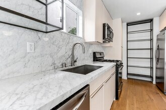 938 N Croft Ave, Unit 2 in Los Angeles, CA - Building Photo - Building Photo