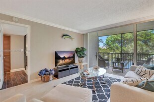 14 Royal Palm Way in Boca Raton, FL - Building Photo