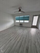 374 Camden P in West Palm Beach, FL - Building Photo