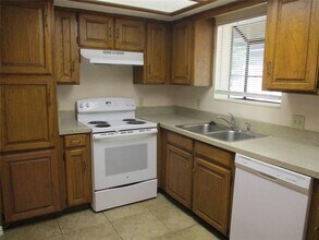 203 Yorkshire Ct in Euless, TX - Building Photo - Building Photo