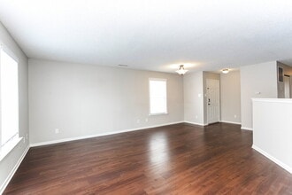 728 Adagio Dr in Greenwood, IN - Foto de edificio - Building Photo