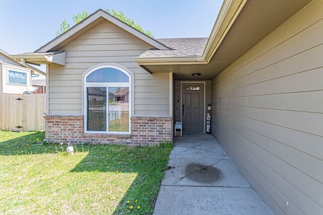 1017 Dagen Ln in Junction City, KS - Building Photo - Building Photo