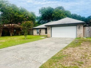 8456 Bandera Cir W in Jacksonville, FL - Building Photo - Building Photo