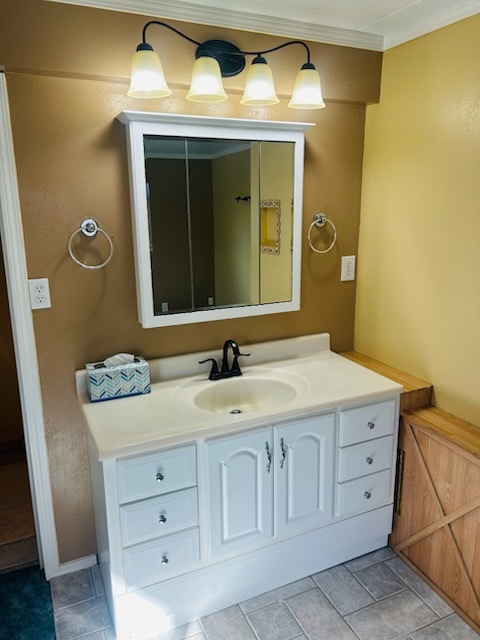 property at 40 Dillmont Ln