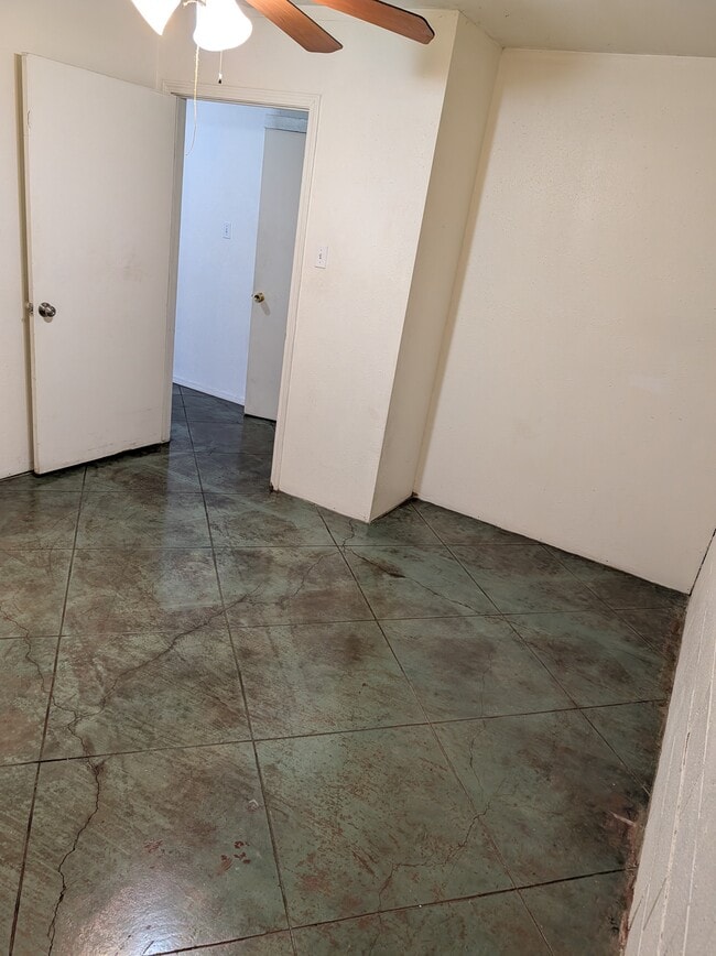 805 Avenue C in Valley Mills, TX - Building Photo - Building Photo