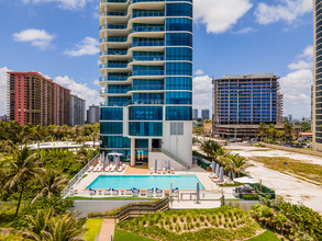 Château Beach in Sunny Isles Beach, FL - Building Photo - Building Photo