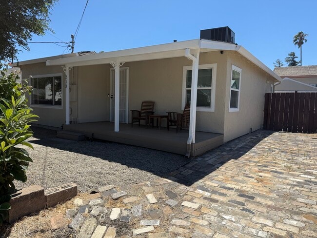 213 W Ruby St
