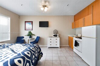 3710 Collins Ave in Miami, FL - Building Photo - Building Photo