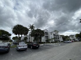 5672 Rock Island Rd in Tamarac, FL - Building Photo