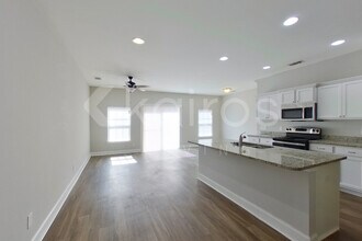 106 Regis Way in Richmond Hill, GA - Building Photo - Building Photo