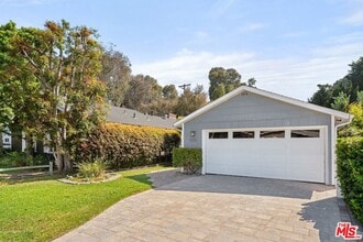 8255 Tuscany Ave in Los Angeles, CA - Foto de edificio - Building Photo