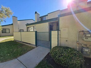 44500 15th St E in Lancaster, CA - Building Photo - Building Photo