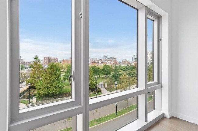 75 Park Ln S-Unit -305 in Jersey City, NJ - Building Photo - Building Photo