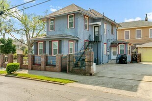 2313 E Broad St in Savannah, GA - Building Photo